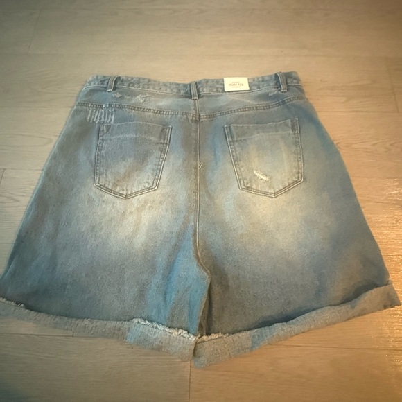 Gibson Latimer High Rise Cuffed Denim Shorts NWT Size 18 - Picture 4 of 4
